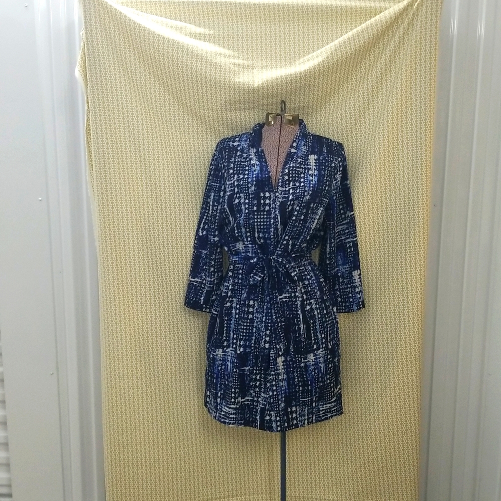 Forever 21 Blue and White Printed V neck dress